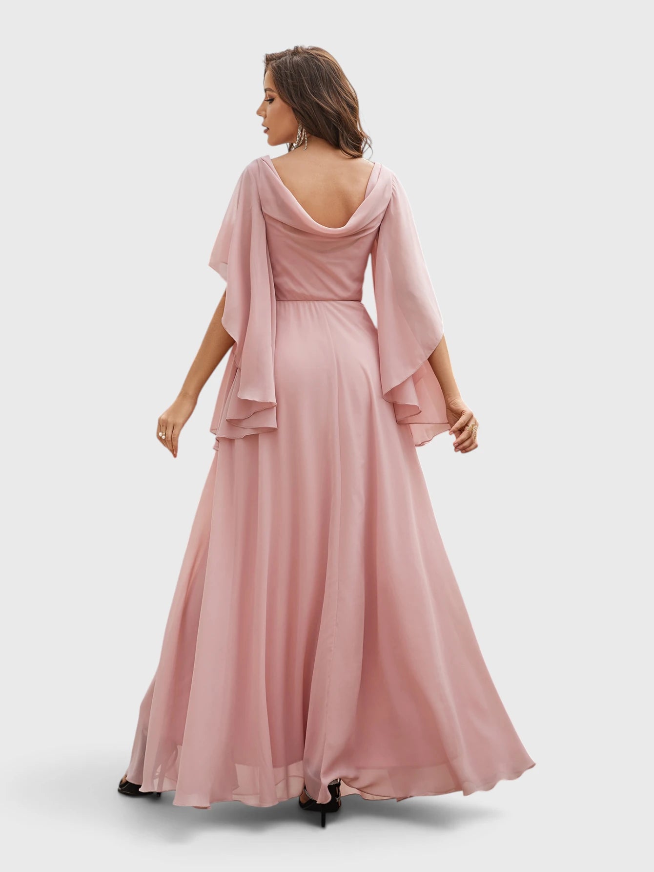 Vestido de Festa Longo Plus Size Bordado Manga Capa Cris