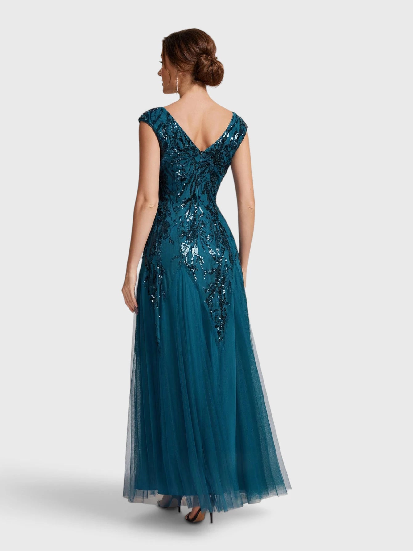 Vestido de Festa Longo Plus Size Bordado em Paetê Alpha