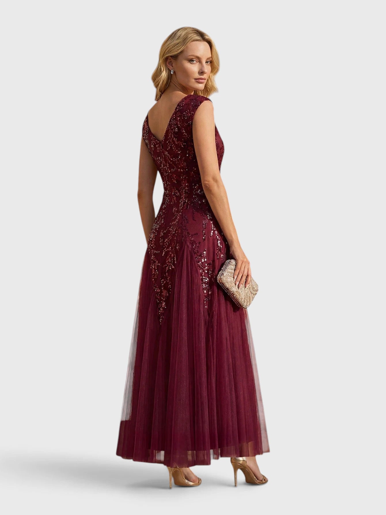 Vestido de Festa Longo Plus Size Bordado em Paetê Alpha