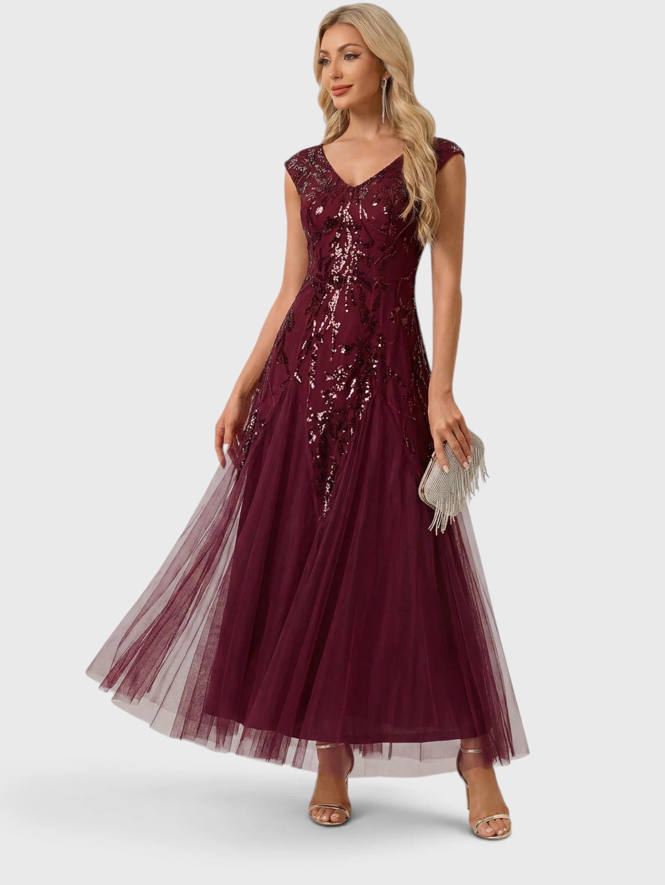 Vestido de Festa Longo Plus Size Bordado em Paetê Alpha