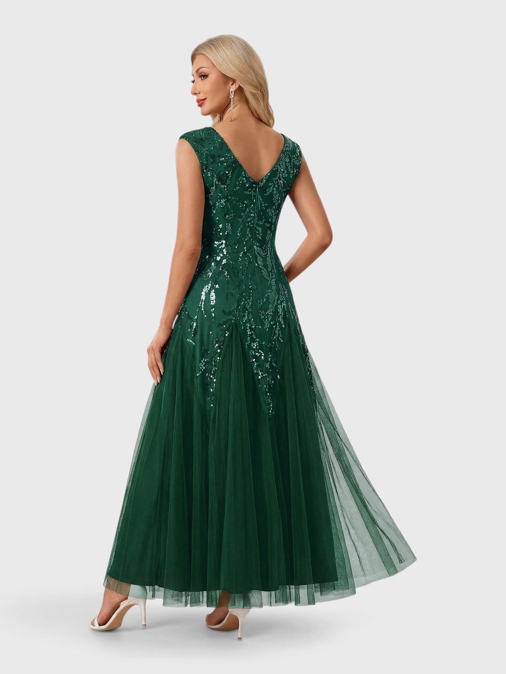 Vestido de Festa Longo Plus Size Bordado em Paetê Alpha