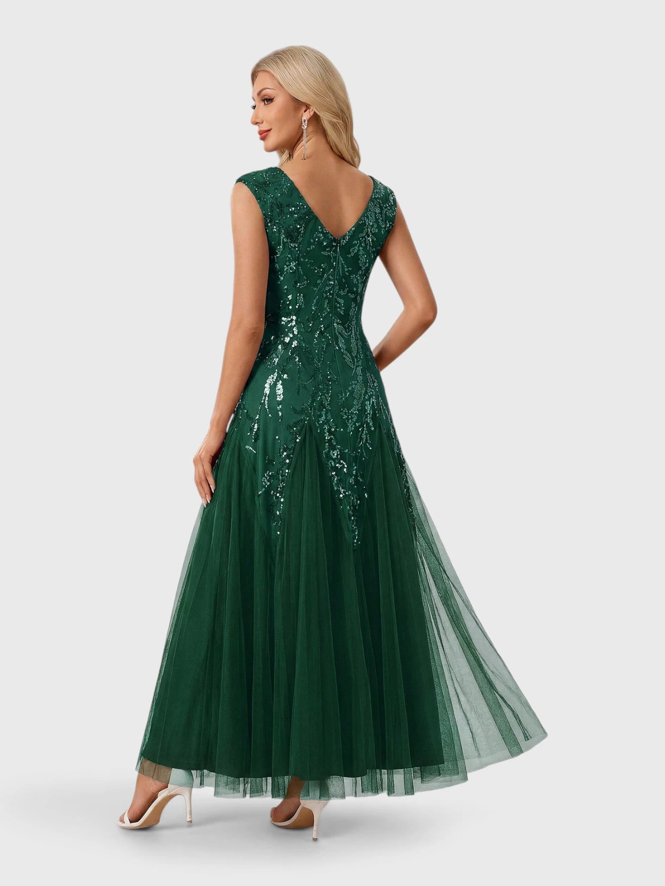 Vestido de Festa Longo Plus Size Bordado em Paetê Alpha