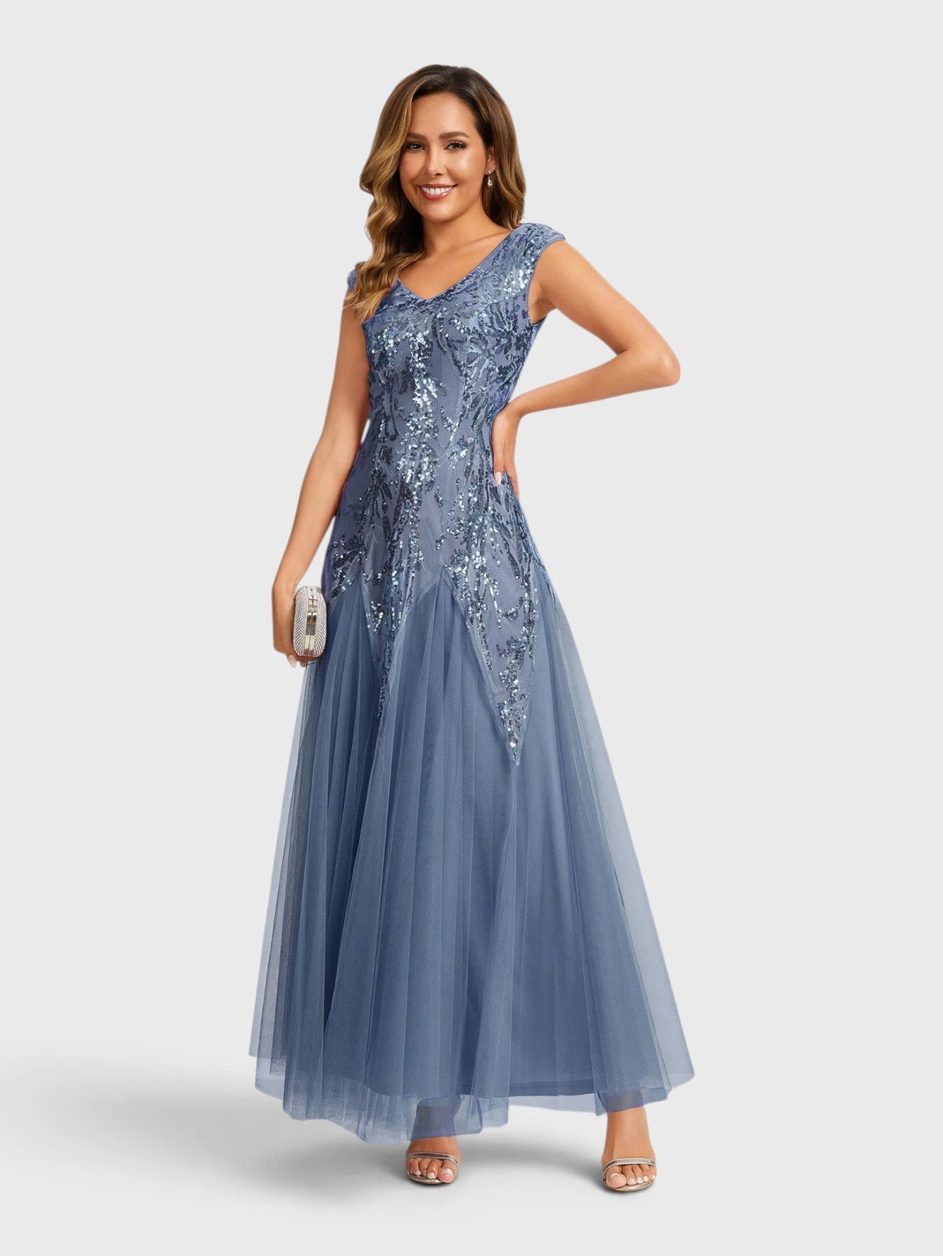 Vestido de Festa Longo Plus Size Bordado em Paetê Alpha