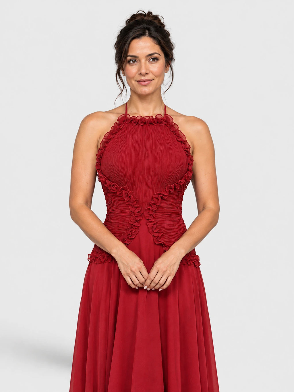 Detalhe dos babados do vestido de festa longo Tabata na cor vermelha.