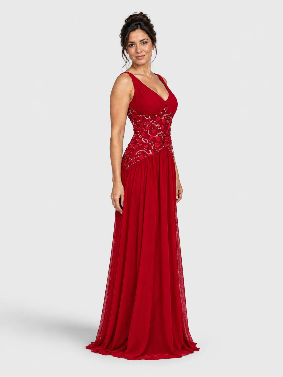 Vestido de festa longo bordado vermelho com gola V, vista lateral.