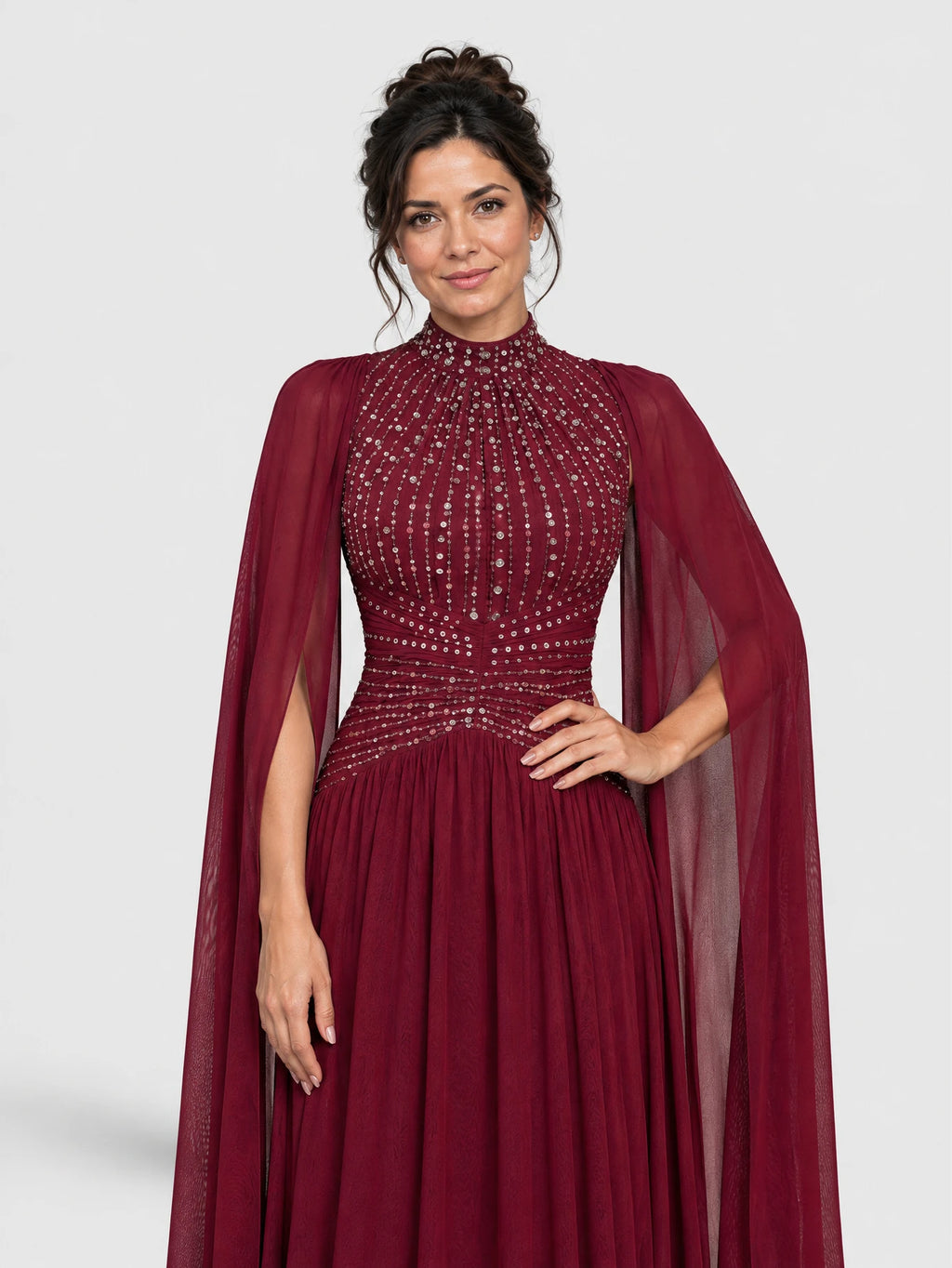 Detalhe do vestido de festa longo Tulum com capa dupla, na cor marsala