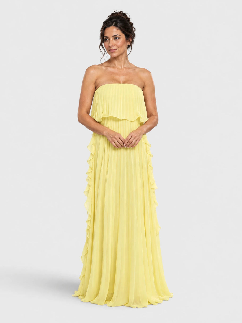 Vestido de festa amarelo tomara que caia plissado, visto de frente.